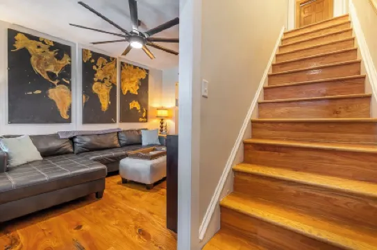 Majestic & Relaxing Home w/ 3 Beds Pool Table Bar! Sleeps 8