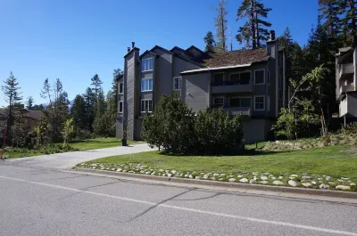 Beautiful Sun-Filled Condo just Steps from Mammoth Mountain's Canyon Lodge! Hotels near Mammoth Mountain Ski Area