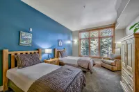 3Br/3Ba, Breakfast/Happy Hour Incl, Steps to Tennis and Pool & 2 Miles to Golf