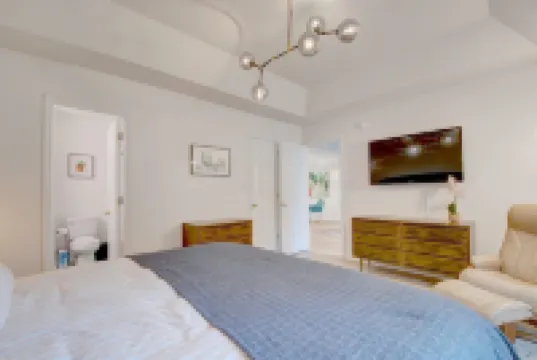 Scandi-Chic Retreat in Madison-Pets stay free!