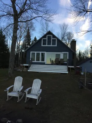 Newly Remodeled 4 bedroom Cottage with Stunning views of Beautiful Lake Metonga