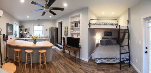 Newly renovated studio Apartment in Downtown Lexington. 5 min walk to W&L or VMI