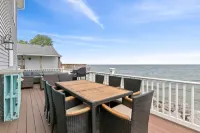 Hilton House on the Lake