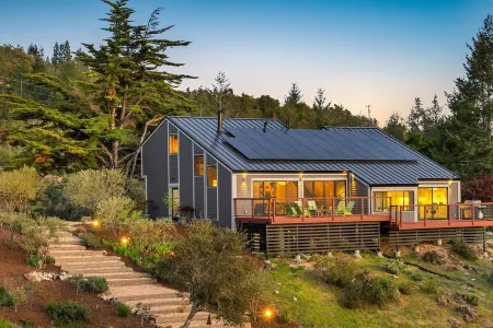 Wine Country Retreat between Sonoma & Napa Valleys