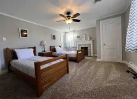 Cozy Updated Cottage Style Home near Historic distric in Middletown Hotels in Middletown