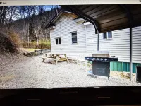 Spacious riding retreat 4 BR Outlaw House/ ATV Riding 10beds-Large Parking
