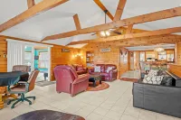 Lakeview-Hot Tub-Pool Table-Poker Table-ArcadeGame: Harmony Lakeview Haven