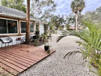 The Mango House Cozy Beach Cottage 퍼블릭 비치 액세스 9 주변 호텔