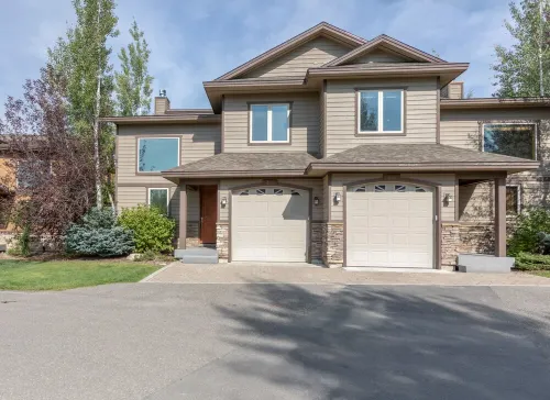 Modern Victor Town Home with Hot Tub and AC