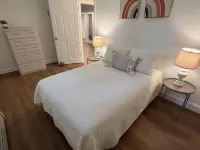 Coastal Cape Hideaway - Outdoor Shower & Fire-Pit! Ξενοδοχεία στην πόλη Mashpee