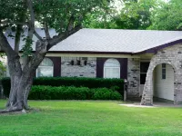 Family Sized, Modern 3 bd & 2b House - Central & Close to Downtown!