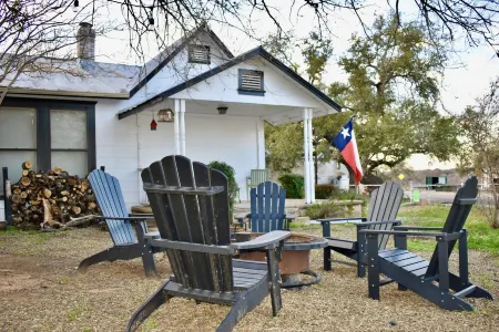 El Castell + El Castellito - on the Llano River (Sleeps 26+)