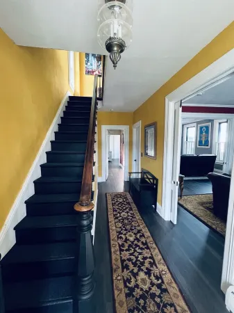 Spacious ‘GEM’ of the city Отели в г. Женева