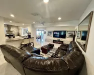 STUNNING LUXURY 5 BED BIG 50x25 POOL🔥HOT BIG JET SPA, MINUTES TO BEACH, GOLF!
