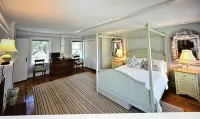 OLD TOWN CHARM.  Sleeps 4- 2 bedrooms - 2.5 baths