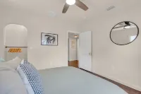 Located near St Pete beaches, downtown Gulfport and short distance to Tampa