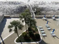 Completely renovated in Jan 2022! Free beach service!