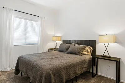 4 Bed with Community Pool, Game Room, Minutes to Bell Bank Park! Hotel in zona Fenix Physical Therapy & Medical