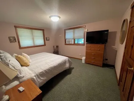 1,500 sqft level lot on Mohawksin, Great fishing, 3 bed, 1 bath, close to town Отели в г. Lincoln County