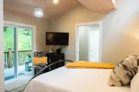 Great views, opportunities for relaxing house on13 acres, central locale<br><br>