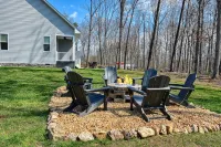 Cozy 4-bedroom house with WiFi, Hot Tub and Fire Pit