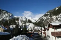 Icicle Village Resort, Luxury Queen Suite Condo. Just 1/2 mile from down town
