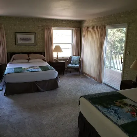 Trout Farm ponds, wildlife corridor on creek and river - a perfect getaway