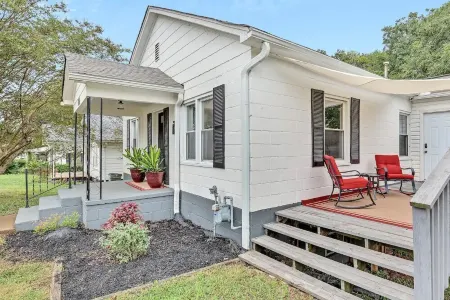 Cozy 2 bedroom home near downtown Gaffney.