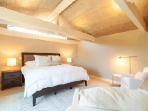 Edge of Ocean House Hotels in Moss Beach