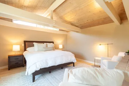 Edge of Ocean House Отели в г. Мосс Бич