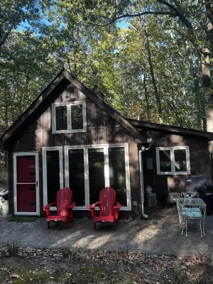 Rising Fawn Barn Guesthouse in the Woods on Lookout Mountain GA.