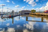 Beautifully Remodeled Townhouse Steps from the Shore – Pool & Garage Included