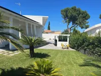 Villa Giuliana luxury home: swimming pool, solarium, barbecue. A few steps from the sea