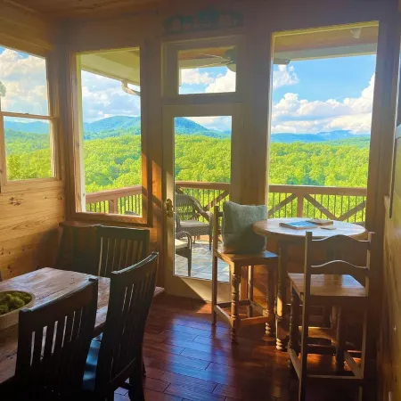 Big Mountain Views, Minutes to Wineries, Hot Tub