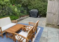 Cozy 4 bedroom cottage in town, with parking