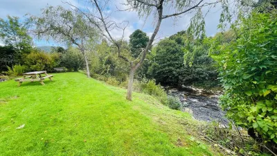 Stylish Garden Flat Near Loch Ness Hotels near Castle Cruises Loch Ness