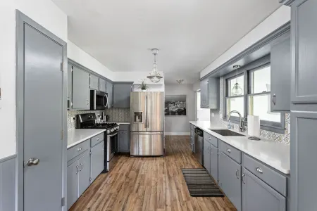 Cozy Home in Carmel Отели рядом с достопримечательностью «Market District Supermarket»