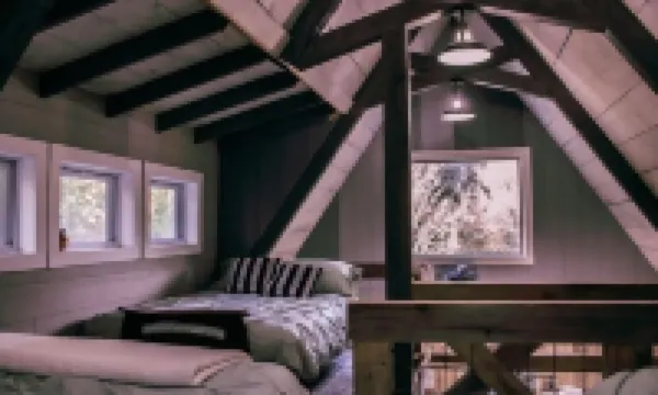 Cozy Off-grid Cabin within a private setting loaded with spa like amenities