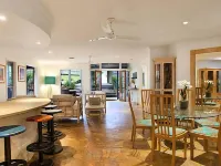 "Summer Salt Sunshine + Pets & HEATED POOL 150m to the beach! Hotels in Sunshine Beach