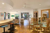 "Summer Salt Sunshine + Pets & HEATED POOL 150m to the beach!