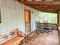 Mountain Cabin with creek and hiking trail! Minutes from Blue Ridge