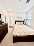 LUXURY 3-STORY TOWNHOUSE! Located in The Houston Heights Hotels in North Houston