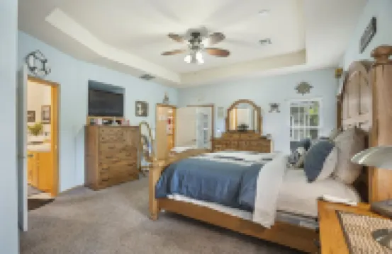 Lake Eufaula Lake Front with boat dock & boat ramp 300 yards away!