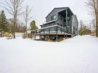 New - Cozy Modern: Stunning Views,3 Mins Ski,BBQ,Fire Pit,Game Room,Walk to Town Hotels in Windham