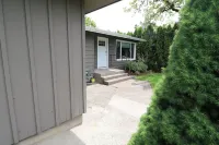 Sweet 3 Bedroom, Walk to Main St!