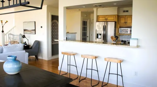 Beautiful lakeside view of Buckeye Lake! 5 minutes from all popular amenities.