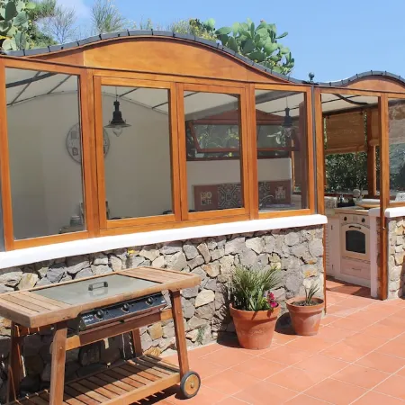 SPLENDID VILLA IMMERSED IN THE GREEN PEAK ON THE SEA