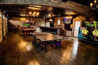 UNIQUE STAY, HOT TUB, MOVIE THEATER, BAR, GYM