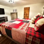Private 1 acre in Arts & Craft District. Hot Tub. Games. Family Friendly!