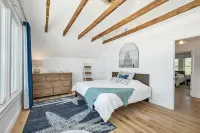 BLUE WAVE : Unique and cozy Beach House at Long Sand Beach in York!